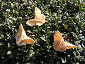 Schmetterling klein in dunkelorange