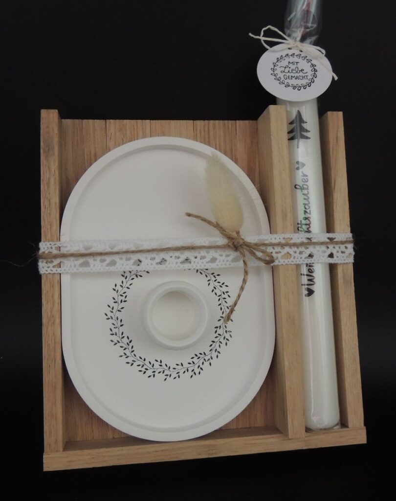 Keramikschale oval mit Kerze auf Holztablett